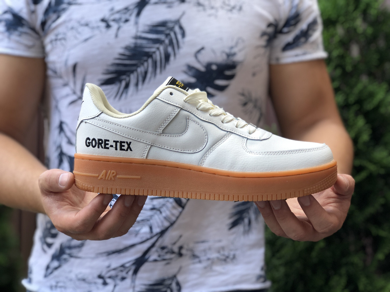 Чоловічі демісезонні кросівки Nike Air Force Gore-Tex білі з коричневим 44