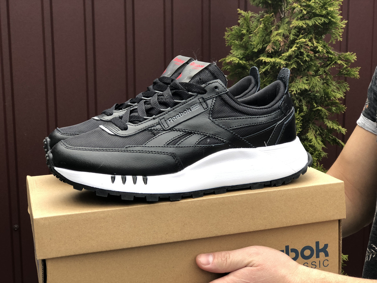 Кросівки чоловічі REEBOK чорно білі