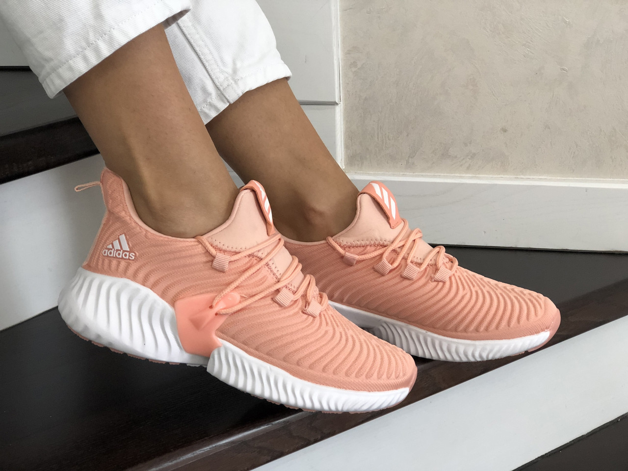 Кросівки жіночі Adidas AlphaBounce Instinct кораловий, фото 1
