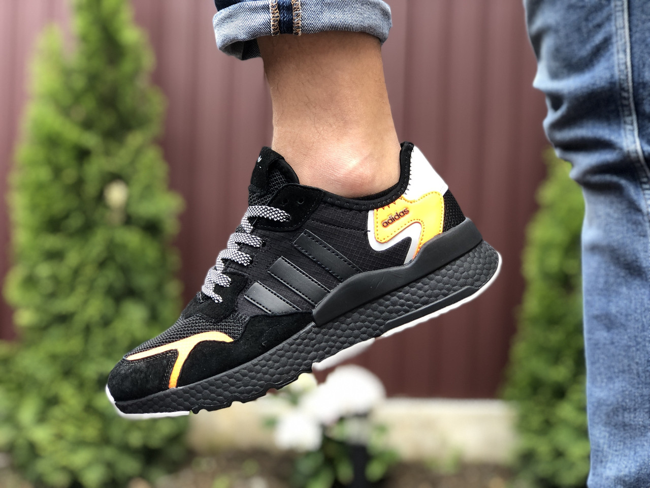 Чоловічі кросівки Adidas Nite Jogger Boost чорні з помаранчевим 46