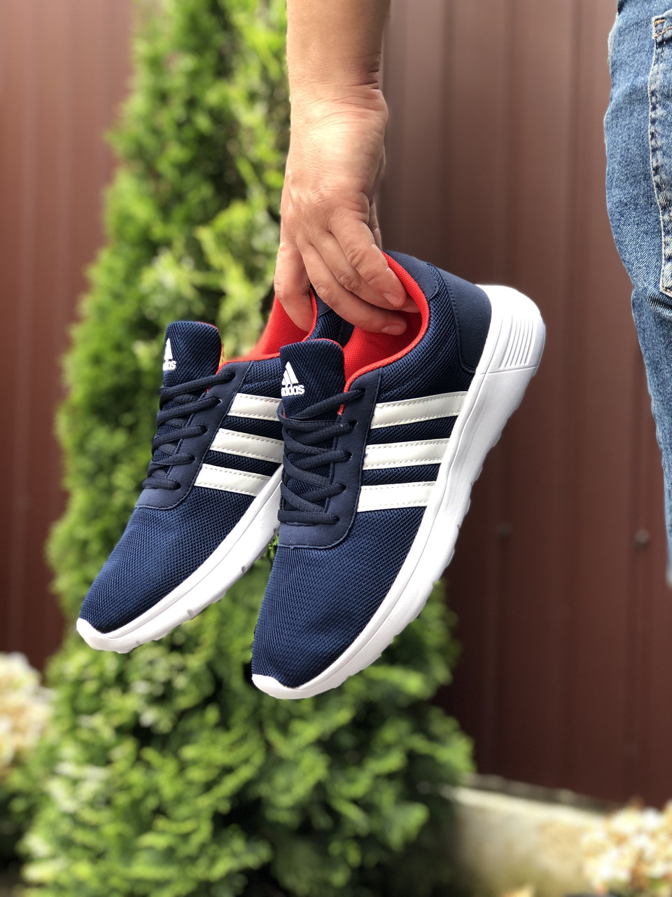 Чоловічі кросівки Adidas темно сині з білим 42