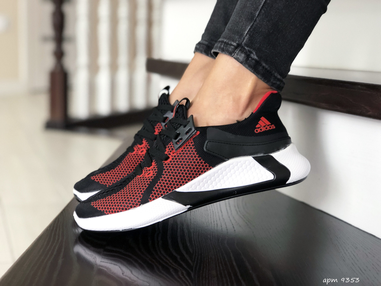 Жіночі кросівки Adidas чорно червоні \ білі 36, фото 1