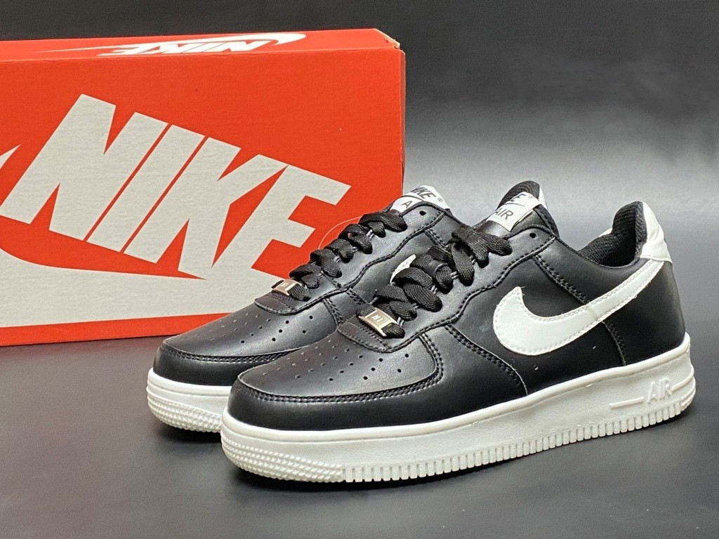 Чоловічі шкіряні кросівки Nike Air Force Af 1 чорні з білим 42