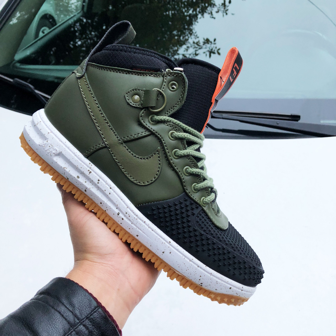 Чоловічі кросівки Nike Lunar Force 1 Duckboot темно-зелений з чорним 44