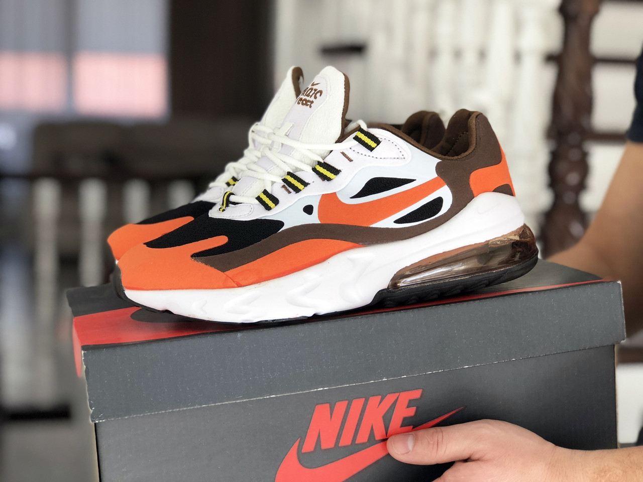 Чоловічі кросівки Nike Air Max 270 React білі з помаранчевим