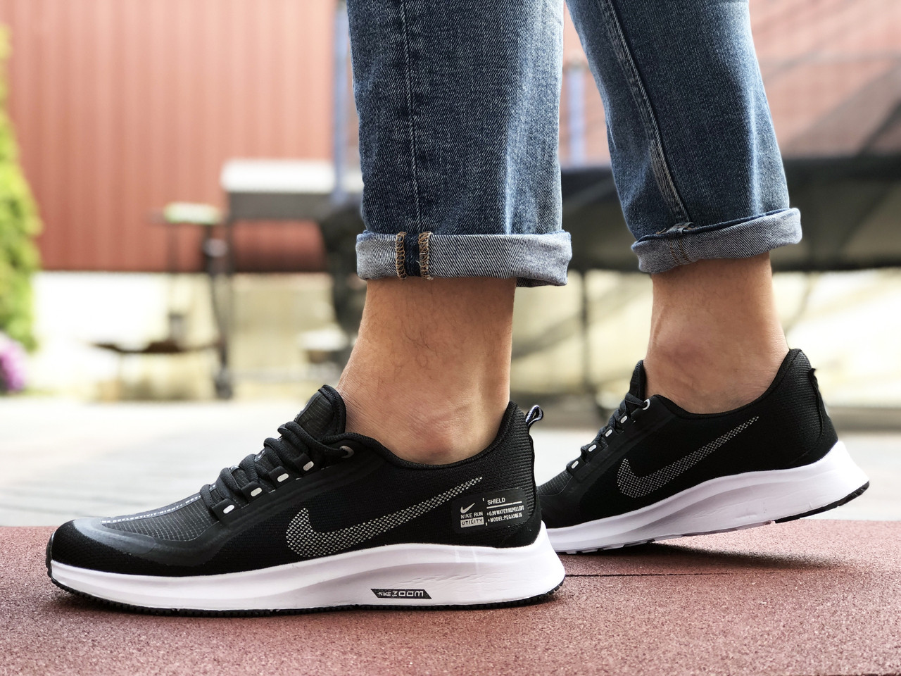 Чоловічі кросівки Nike Run Utility чорно білі 41