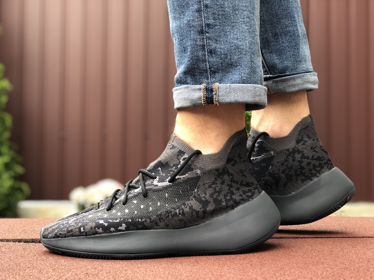 Чоловічі кросівки Adidas Yeezy Boost 380 чорні 41