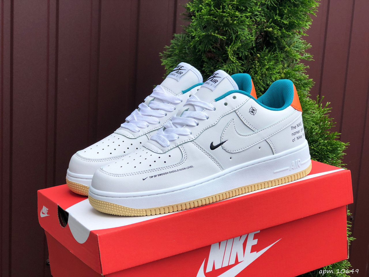 Кросівки чоловічі Nike Air Force білі з помаранчевим 44