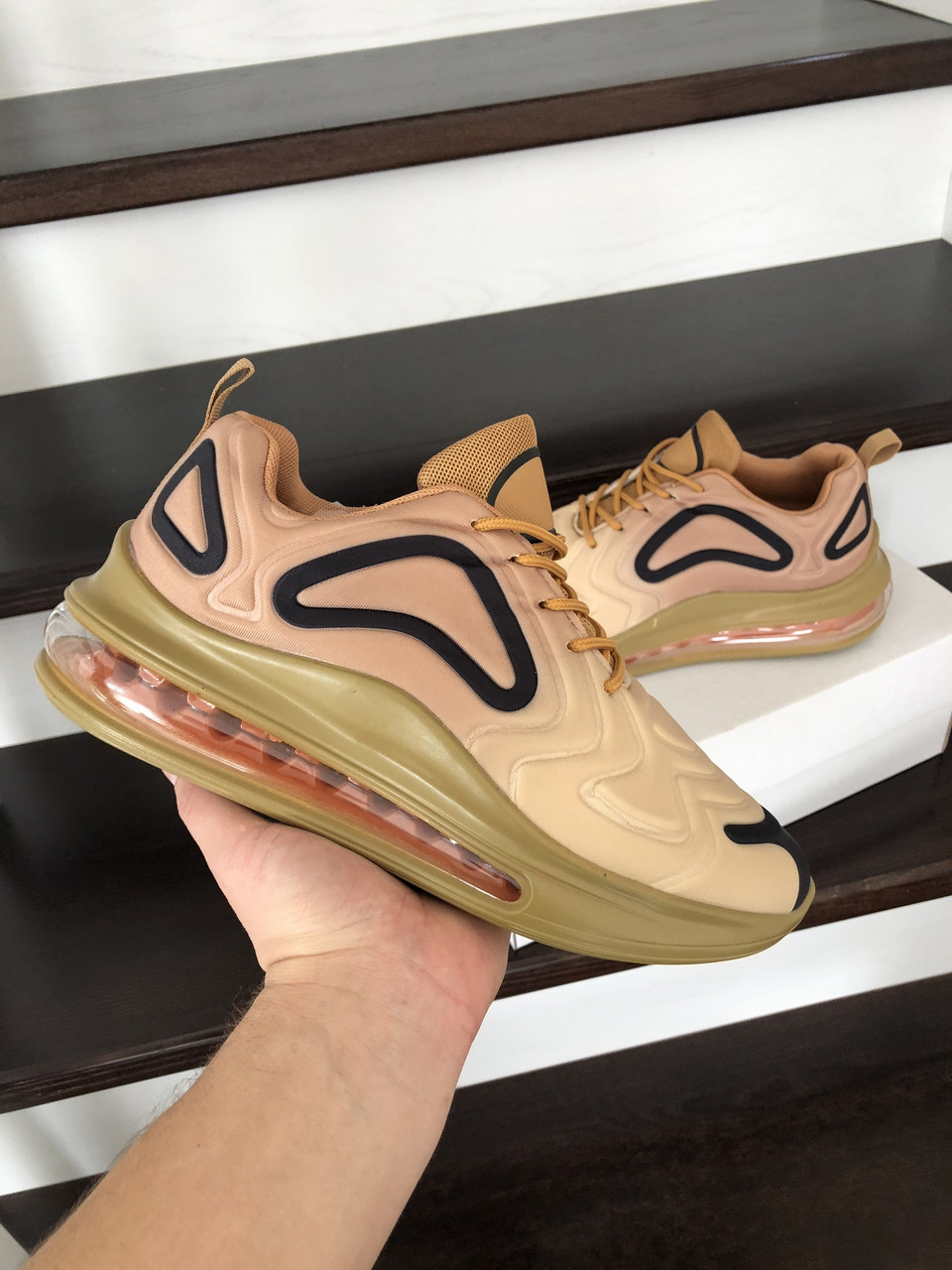 Air max 720 sales gold on feet