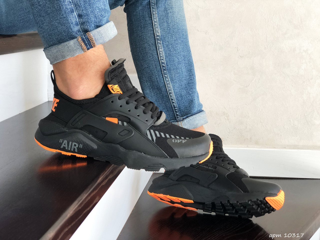 Кросівки чоловічі Nike Air Huarache чорні з помаранчевим 44