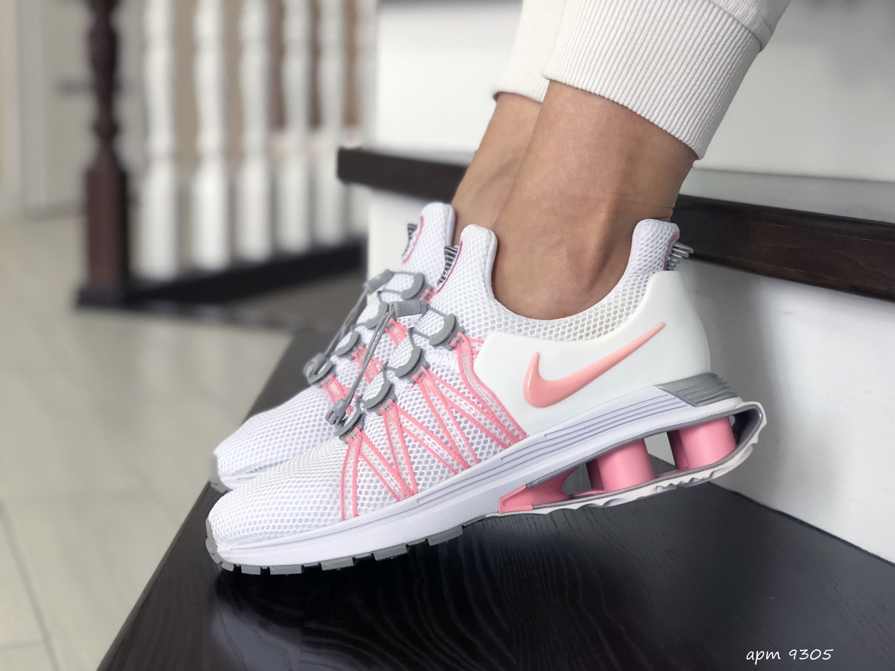 Жіночі кросівки Nike Shox Gravity білі з рожевим 36, фото 1