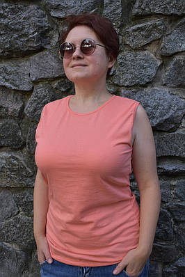 Безрукавка річна жіноча персикового кольору розмір 50