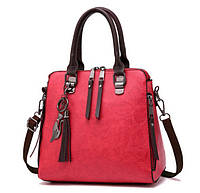 Стильная женская сумка с брелком через плечо. Вместительная женская сумочка из эко кожи Красный