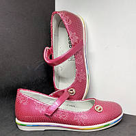 Туфлі в дірочку з брошкою, для дівчинки рожеві