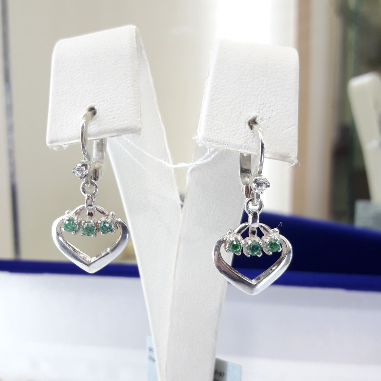Срібні сережки серця із зеленим камінням, фото 1