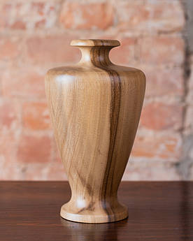 Декоративна ваза з натурального дерева. Горіх