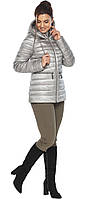 Фірмова жіноча куртка перламутровий колір світло-сірий модель 63045, фото 1