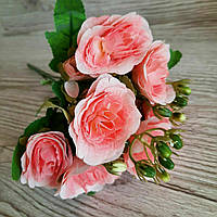 Букет відкритих ніжно рожевих троянд.