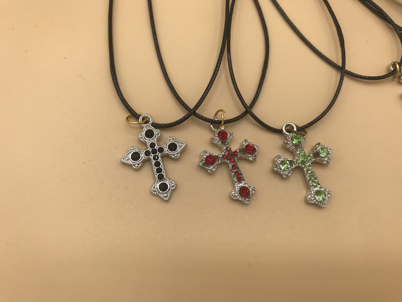 Хрестик на нитці з камінням, фото 1