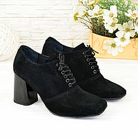 Женские замшевые туфли на высоком каблуке. Цвет черный