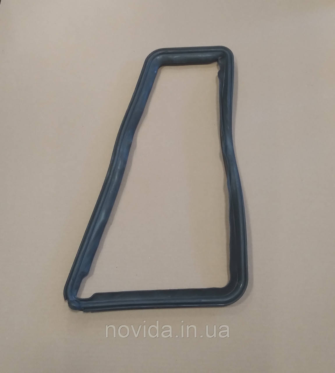 Ущільнювач скла кватирки КАМАЗ лівий 5320-6103123