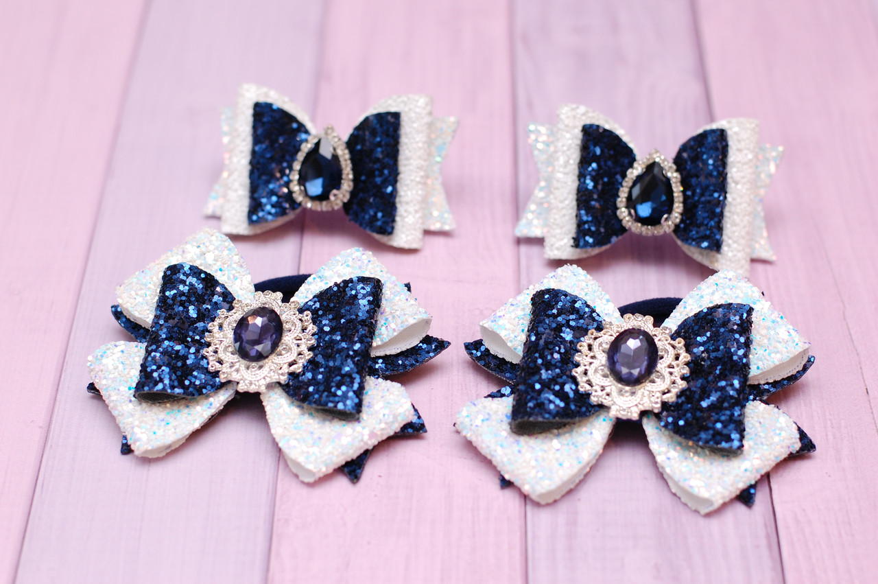 Бантики для волосся Біло-сині з екокожі з брошкою набір 4 шт, фото 1