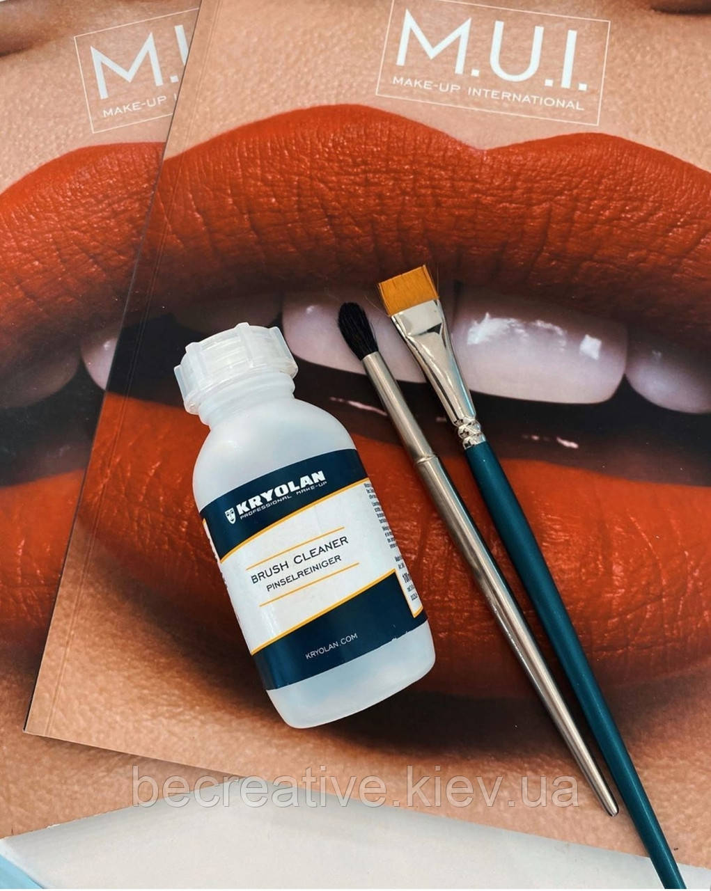 Очищувач для кистей від Kryolan