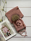 Зимова в'язана дитяча шапочка на зав'язках із натуральним бубоном для дівчинки ручної роботи., фото 6