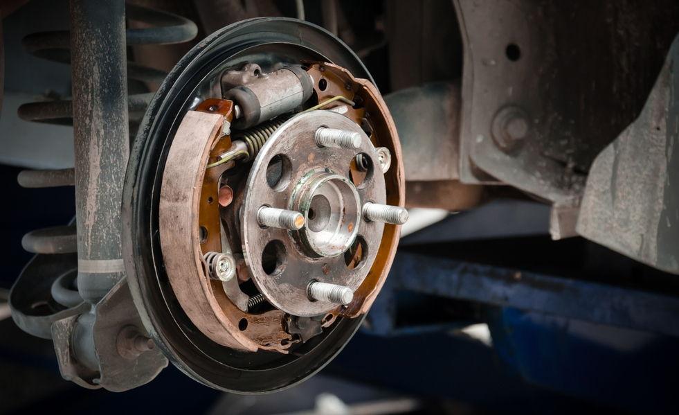 Заміна гальмівних колодок вантажівок, фото 1