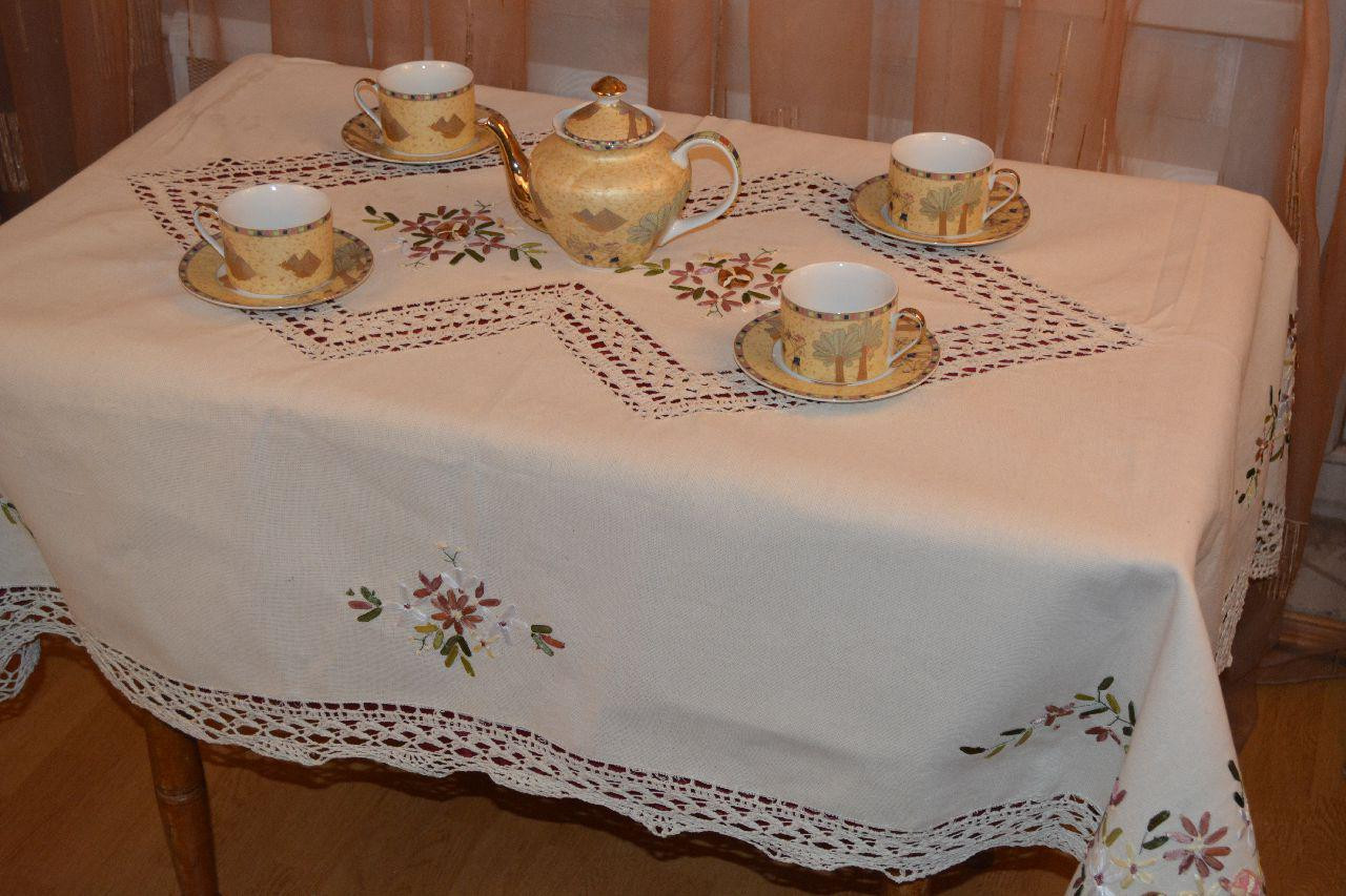Скатертина  лляна  з  вишивкою та  мереживом  150*220