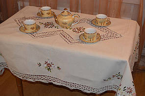 Скатертина  лляна  з  вишивкою та  мереживом  140*180