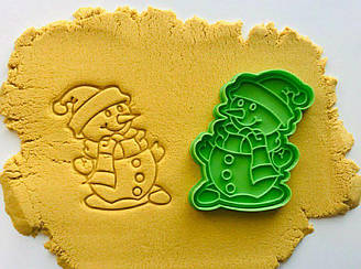 Вирубка для пряника пластикова "Сніговик" 10 см