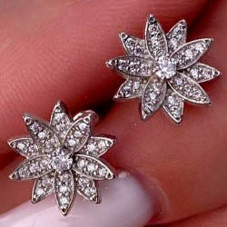 Срібні сережки-пуссети родированные з фіанітами у формі квітів РН-361
