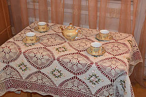 Скатертина  лляна  з  вишивкою та  мереживом  140*180