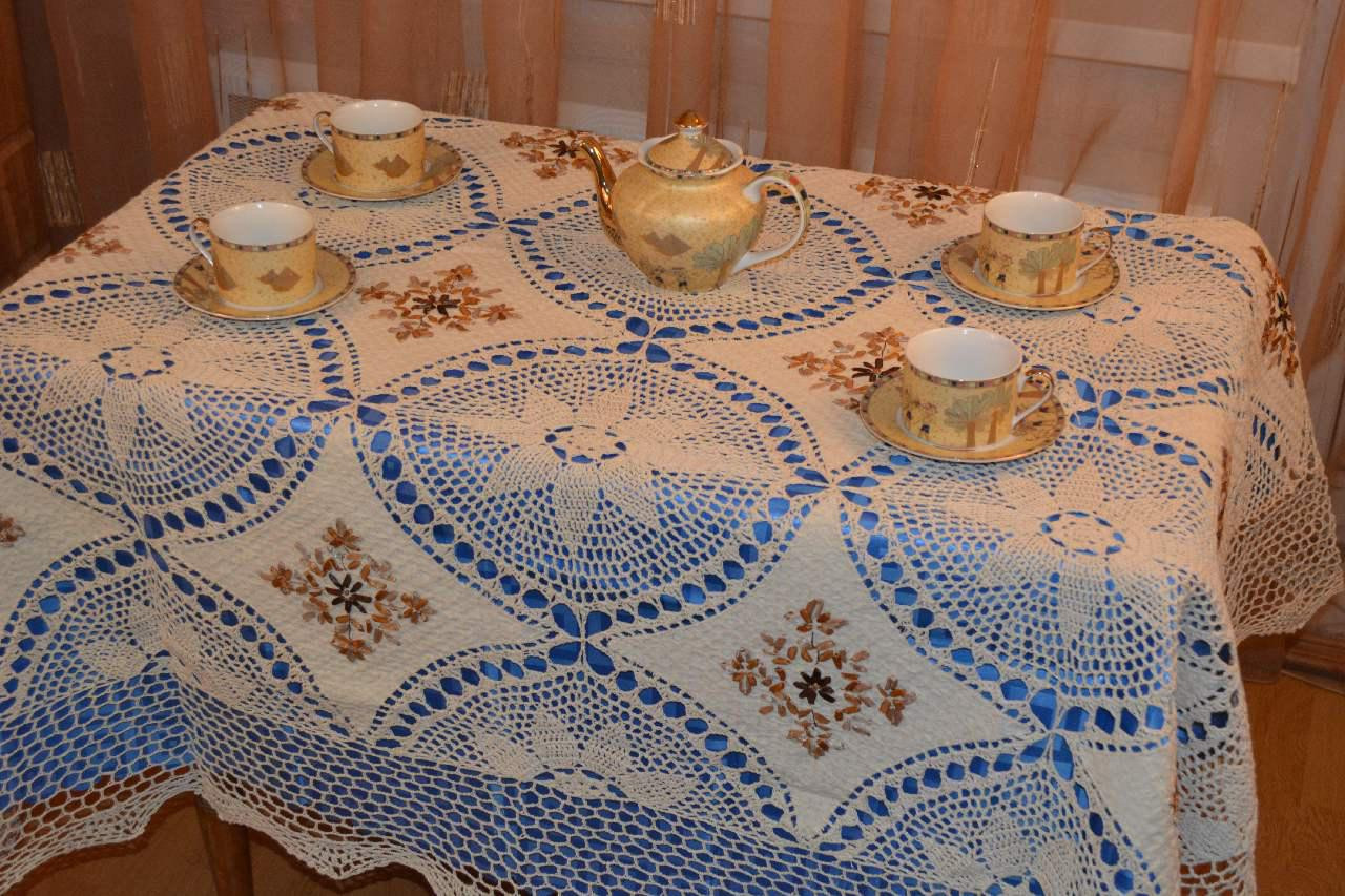 Скатертина  лляна з вишивкою та мереживом  150*220