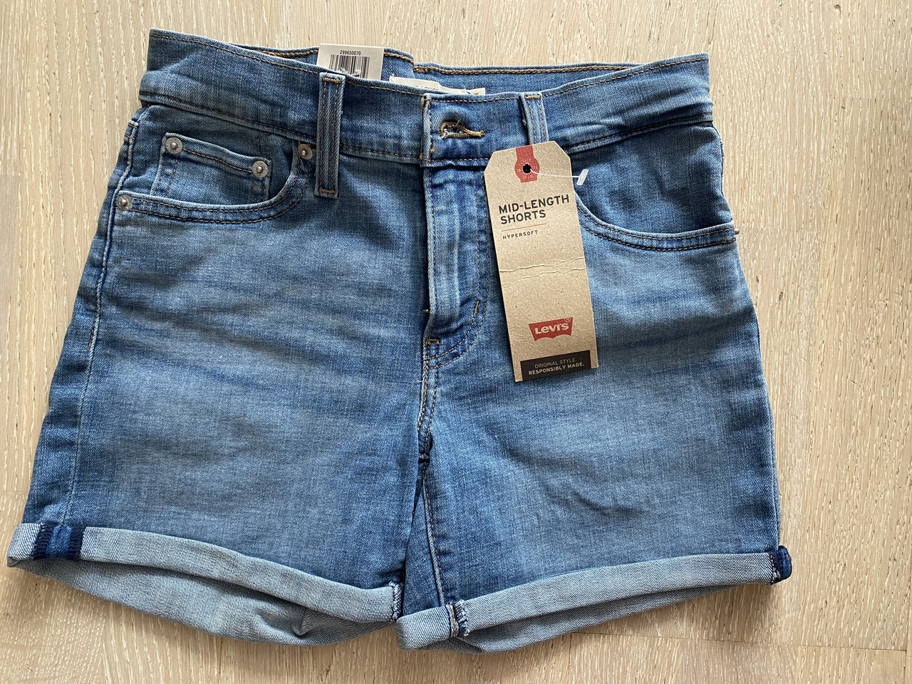 Шорты джинсовые Левайс Levi's 25 размер. Оригинал! MID-LENGTH WOMEN'S SHORTS,  цена 1150 грн —  (ID#1462821661)