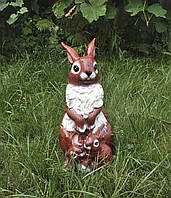 Зайчиха с зайчатами 37 см коричневые гипс - садовая фигура
