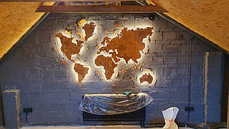 Багатошарова карта світу з дерева з підсвічуванням