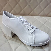 Туфлі текстильні білі на білій платформі на шнурках