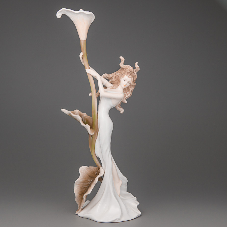 Статуетка "Дівчина з калой" (32 см) 20110AA  1 шт.