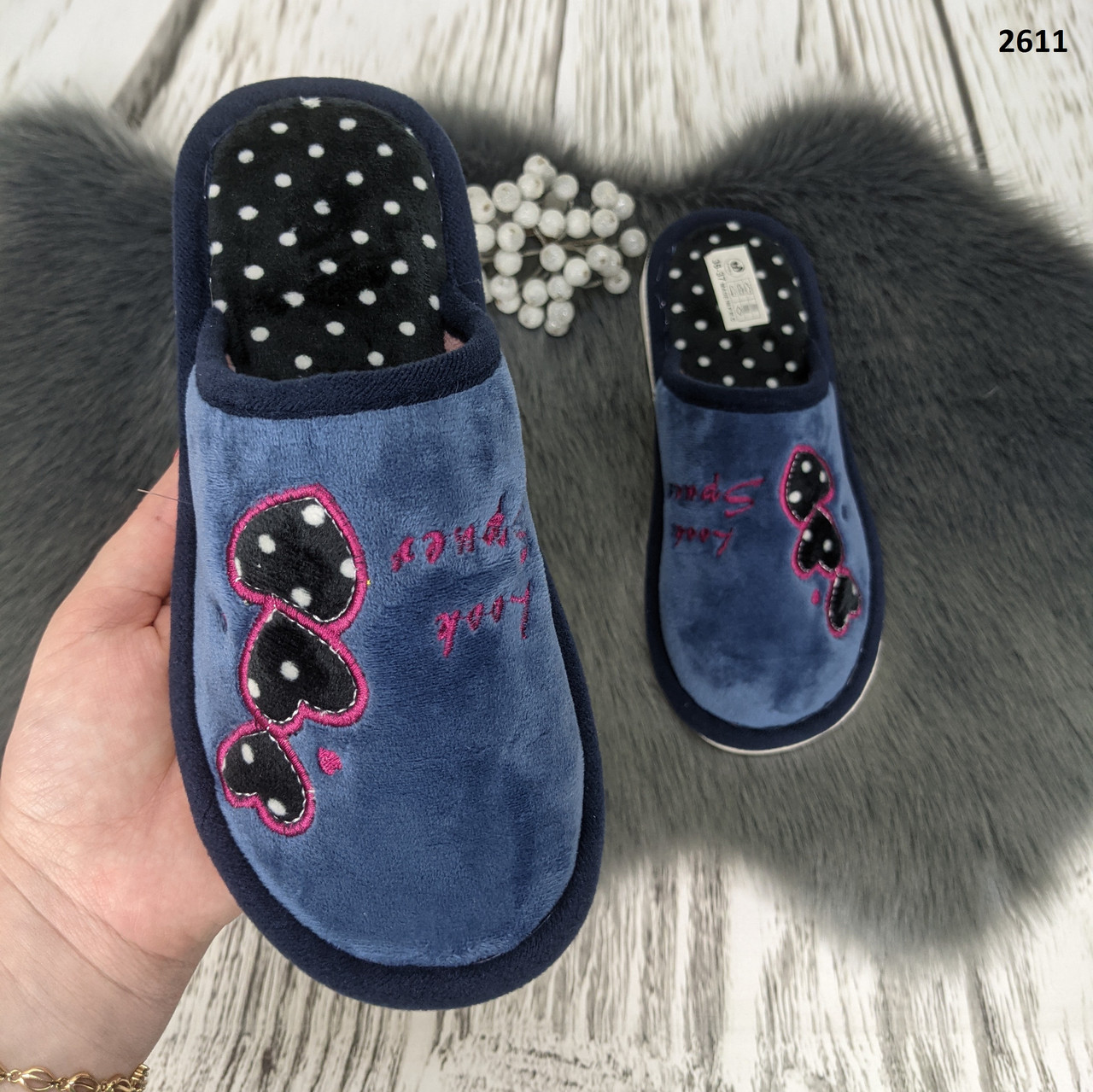 Жіночі кімнатні капці велюрові з сердечками
