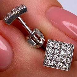 Срібні сережки-пуссети родированные з фіанітами у формі квадрата РН-369