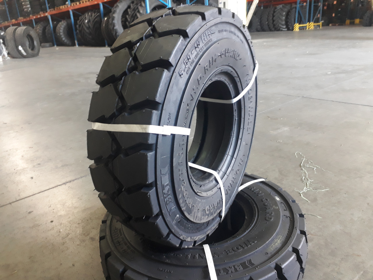 Шини  6.50-10 14PR BKT POWER TRAX HD JS2 для навантажувачів