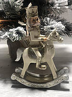 Декоративная подвесная фигурка Страж на коне, 18см, цвет - шампань с белым