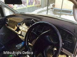 Накидка/чохол на панель приладів MITSUBISHI Delica (4 пок., с айрбаком пассаж, и чашей по центру )  1994-2007