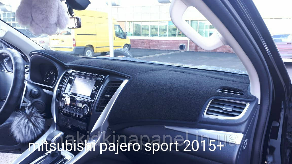 Накидка на панель приладів MITSUBISHI Pajero Sport  2015-н.в, Чохол на торпеду авто Мітсубісі Паджеро Спорт