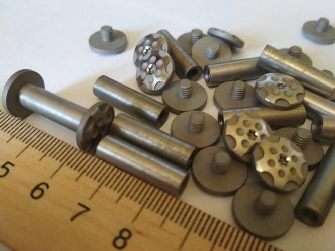 Купить Осевой винт для складных ножей D12 d6 L20 (01), цена 60 грн ...