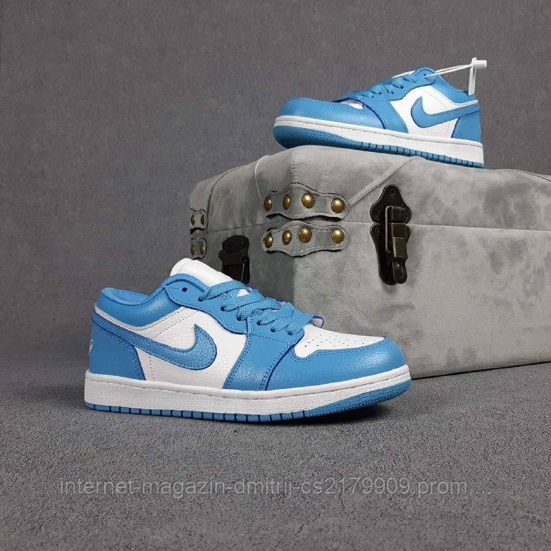 Жіночі кросівки в стилі Nike Air Jordan 1 low низькі білі з блакитним