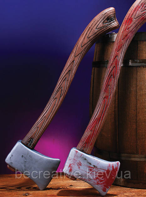 Сокира з плямами крові і без крові