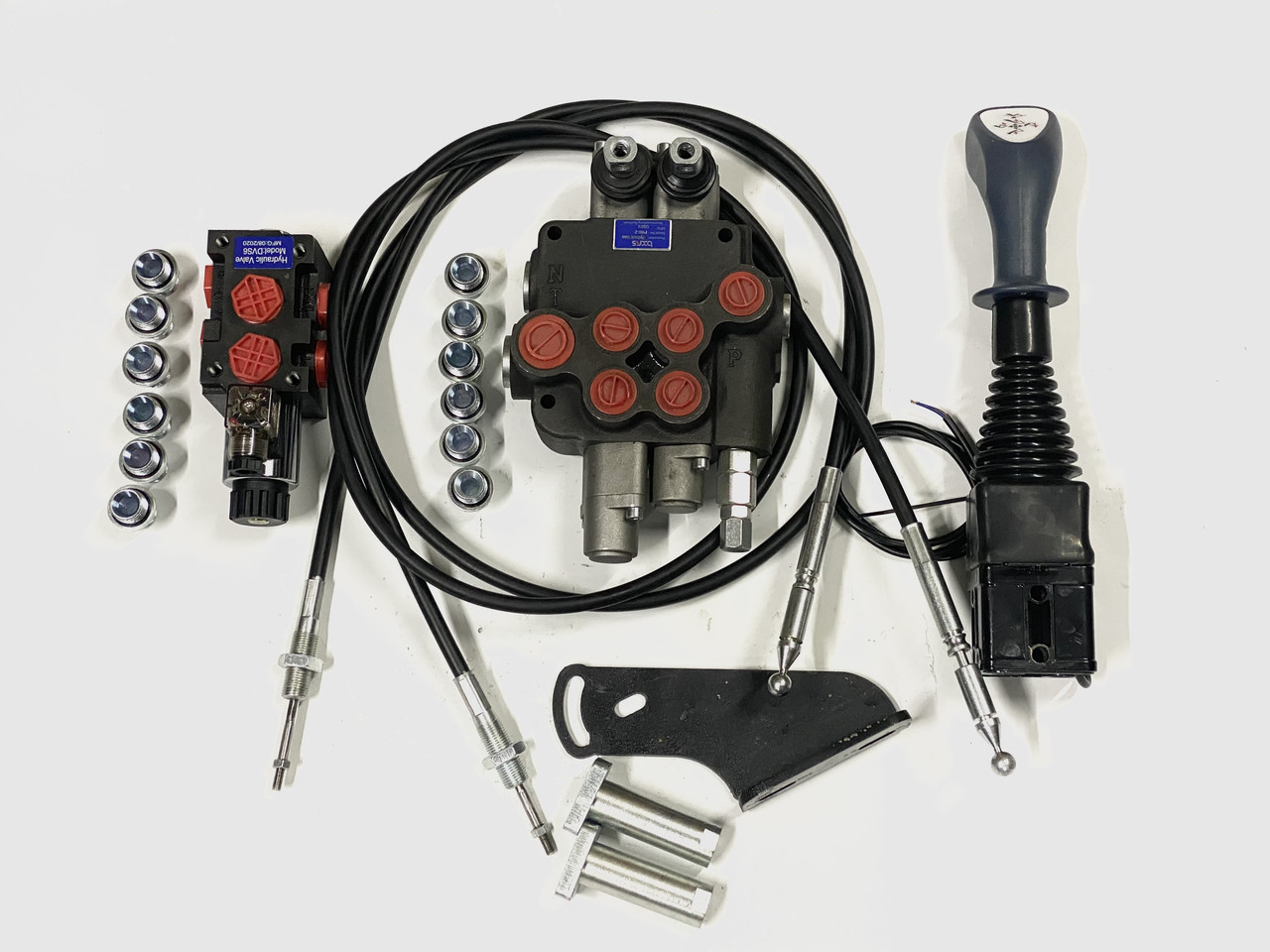 Гидрораспределитель 2Р80 с электроклапаном 50л/мин корейский, джойстик с кнопкой, троса на челюстной погрузчик - фото 1 - id-p1465218253